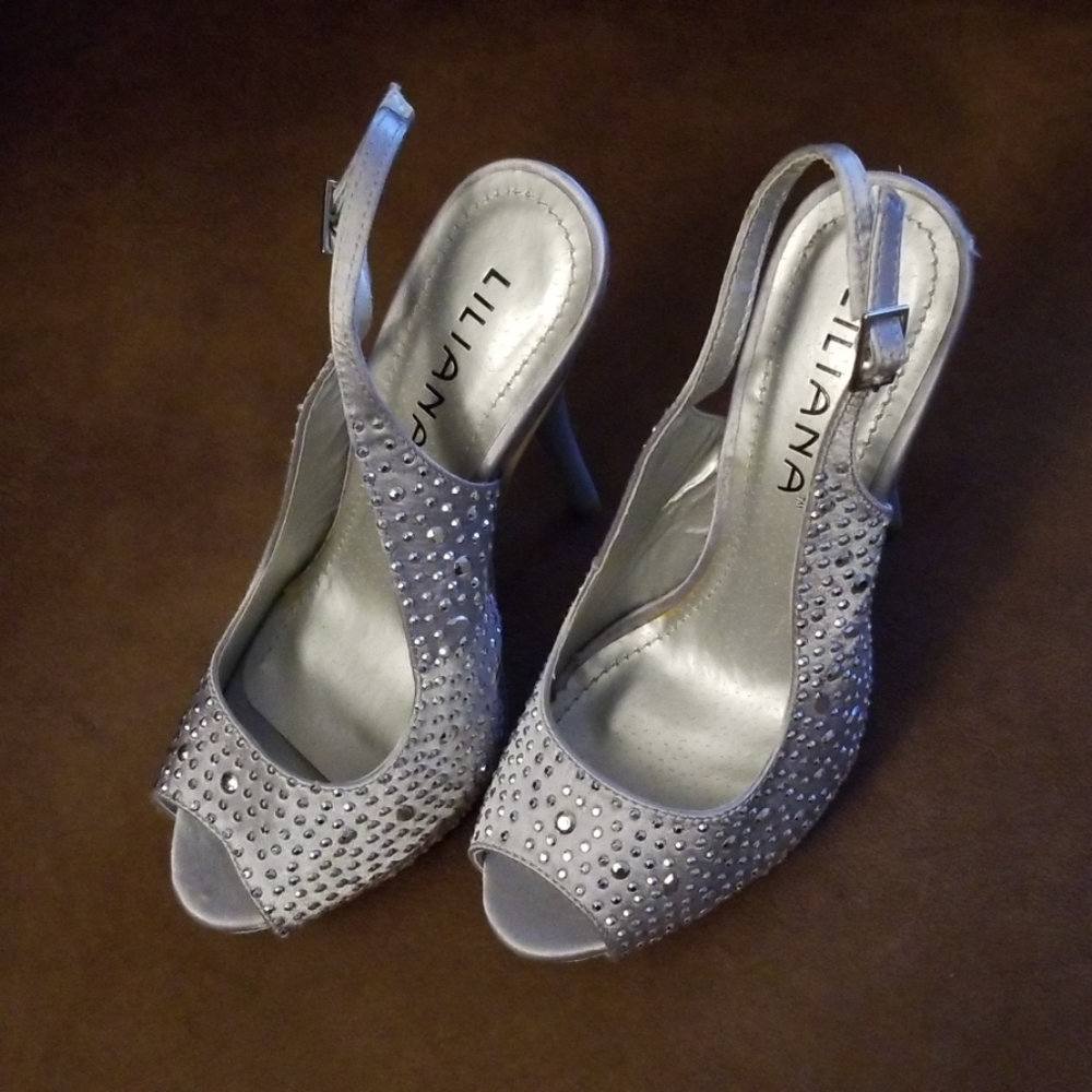 Liliana silver studded platform stiletto, sz 7.5